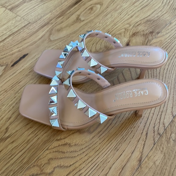 Cape Robbin heels- color tan silver studs- size 7.5 - Picture 3 of 8